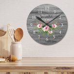 Reloj Redondo Mediano Madera Rústica Personalizada Y Cocina Floral Rosa<br><div class="desc">Reloj de cocina rústico para personalizar. La madera rústica y el ilustracion floral acuático le dan un toque rústico.</div>