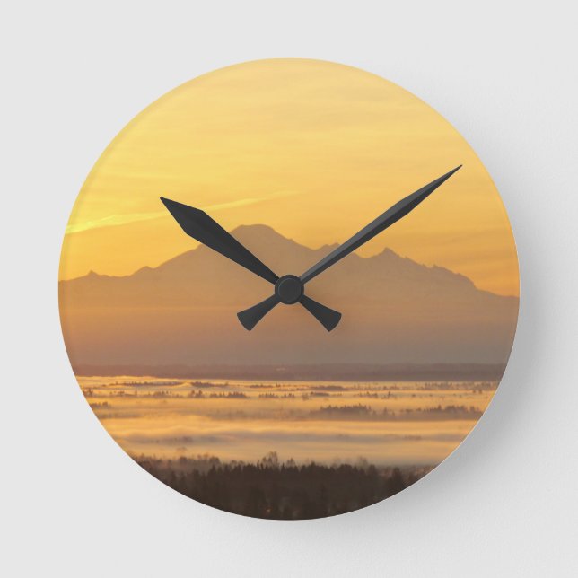 Reloj Redondo Mediano Mágica de la montaña de la mañana. (Anverso)