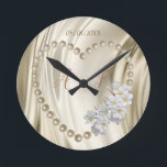 Reloj Redondo Mediano Marfil, verde, azul, dorado, seda y perlas<br><div class="desc">Marfil,  verde,  azul o dorado de seda y Perlas decoradas con la de la Tuberea mexicana. Son flores blancas de cera que tienen una fragancia rica y seductora. para un regalo de impulso.</div>