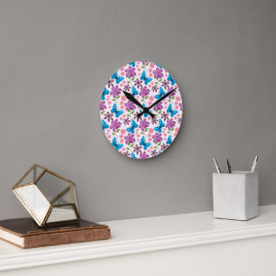 Reloj Redondo Mediano Mariposa Azul y Estampado Floral Púrpura