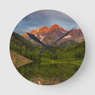 Reloj Redondo Mediano Maroon Bells se refleja en el tranquilo lago Maroo