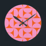 Reloj Redondo Mediano Mid Century Modern Pattern Preppy Pink And Orange<br><div class="desc">Retro Mid Century Modern Pattern – Abstract Geometric Shapes – Cute and Minimalist Pattern in pink and orange.</div>
