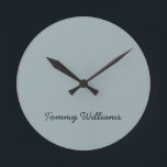 Reloj Redondo Mediano Minimalista Dusty Blue Profesional Simple<br><div class="desc">Estos sencillos y minimalistas se pueden personalizar para incluir un nombre o cualquier texto de su elección. Si no desea ningún texto y prefiere sólo un blanco,  puede simplemente borrar el texto.</div>