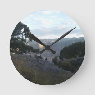 Reloj Redondo Mediano Mirador del Valle de la Montaña Escénica y Ciudad