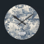 Reloj Redondo Mediano Moda floral vintage Blue toile de jouy monograma<br><div class="desc">Elegante toile azul vintage de jouy monograma relojes de pared. Hermoso patrón inmaculado de tela de jouy Azul sobre fondo blanco.Las impresiones de tela son una rabia de todos los tiempos en este momento, esta es una elegante y ornamentada tela vintage de jouy con un patrón de damasco exótico, un...</div>