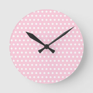 Reloj Redondo Mediano Modelo de lunares blanco y rosado