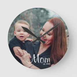 Reloj Redondo Mediano Mom Established Modern White Script Photo