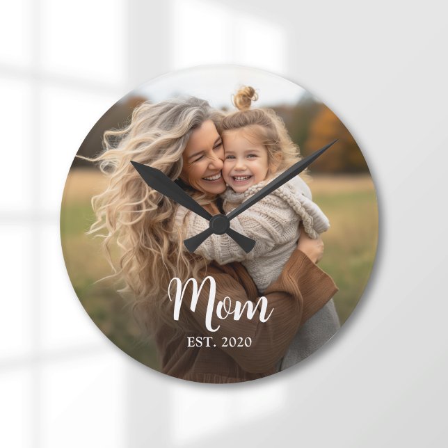 Reloj Redondo Mediano Mom Established White Script Photo (Mom established script text with photo personalized wall clock gift)