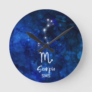 Reloj Redondo Mediano Monograma azul de la galaxia de la constelación
