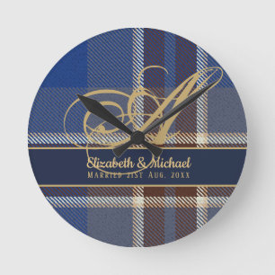 Reloj Redondo Mediano Monograma Blue Tartan Plaid Newlyweds Boda