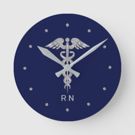Reloj Redondo Mediano Monograma de enfermera gris plateado Caduceo en az