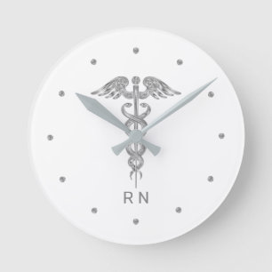 Reloj Redondo Mediano Monograma de enfermera gris plateado Caduceo sobre