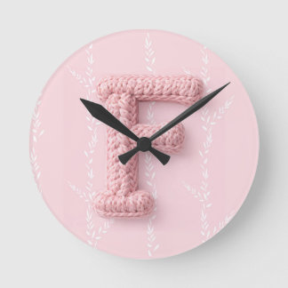 Reloj Redondo Mediano Monograma inicial de crochet F rosa lindo boho