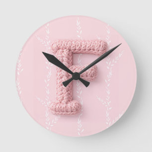 Reloj Redondo Mediano Monograma inicial F crochetada en rosa lindo boho