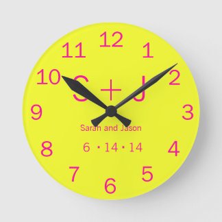 Reloj Redondo Mediano Monograma moderno - amarillo y rosa