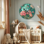 Reloj Redondo Mediano Monogramado clásico romántico Verde azulado y flor<br><div class="desc">¿Las paredes de su casa necesitan una renovación? ¡Entonces deberías tener este precioso reloj de pared! Las tendencias modernas que inspiraron estos patrones azulados rosados y verde azulados aportan un toque de humor y color extra a cualquier hogar. ¡Este encantador reloj de pared también es un regalo maravilloso!</div>