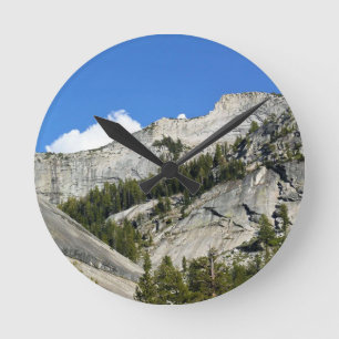 Reloj Redondo Mediano Montañas graníticas en el lago Tenaya, Yosemite, C