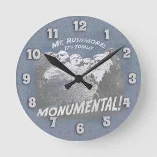 Reloj Redondo Mediano Monumental Mount Rushmore diciendo