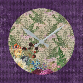 Reloj Redondo Mediano Morado de Berries y Rosas en Newsprint Ephemera