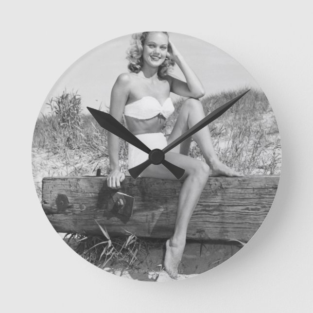 Reloj Redondo Mediano Mujer en Bikini (Anverso)