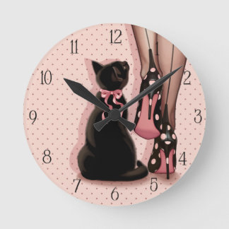 Reloj Redondo Mediano Mujer joven elegante y gato negro