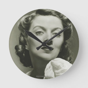 Reloj Redondo Mediano Mujer que presenta en el estudio 2