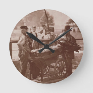 Reloj Redondo Mediano Mush Faker and Ginger Beer Maker, from 'Street Lif