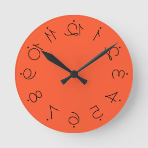 Reloj Redondo Mediano Naranja Quirky Con Números Desviados
