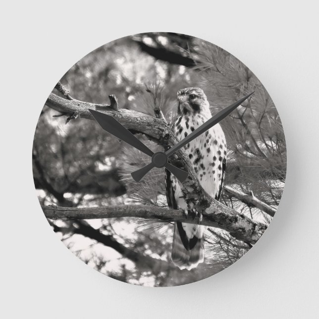 Reloj Redondo Mediano Naturaleza negra y blanca Halcón rojo con hombro - (Anverso)