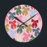 Reloj Redondo Mediano Navidades doblan la coqueta rosa<br><div class="desc">Navidades Coloridos se doblan - Cintas de Coquette - Fondo rosa.</div>