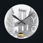 Reloj Redondo Mediano New York City Nyc Yellow Taxi Pop Art<br><div class="desc">New York City Nyc Yellow Taxi Brooklyn Bridge Pop Art Picture</div>