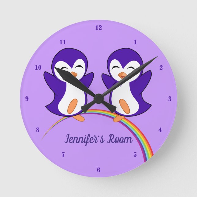 Reloj Redondo Mediano Niños personalizados de pingüino malva (Anverso)