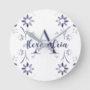 Reloj Redondo Mediano Nombre de monograma personalizado floral azul