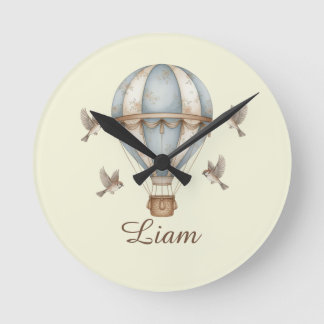 Reloj Redondo Mediano Nombre de niño personalizado en acuarela globo aer