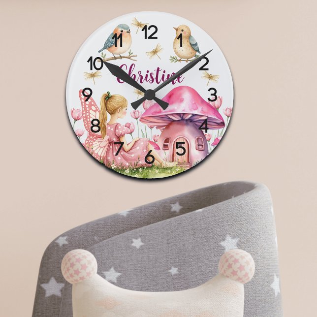 Reloj Redondo Mediano Nombre personalizado: Nursera de champiñones rosad (Subido por el creador)