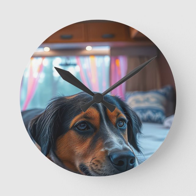 Reloj Redondo Mediano Nombre: Sueños de Perro Durmiendo (Anverso)