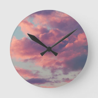 Reloj Redondo Mediano Nubes estéticas de atardecer rosadas y onduladas