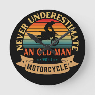 Reloj Redondo Mediano Nunca subestimes a un anciano con una motocicleta