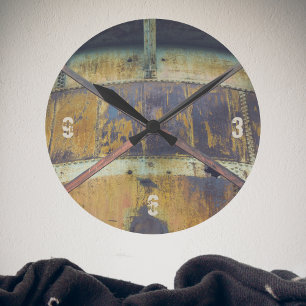 Reloj Redondo Mediano Objetos industriales ajustados en el paisaje urban