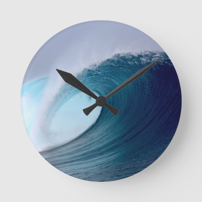 Reloj Redondo Mediano Olas de surf en el océano azul (Anverso)
