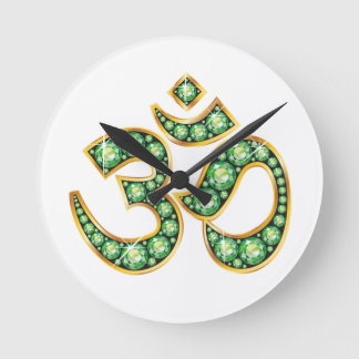 Reloj Redondo Mediano Om Symbol with "Peridot" Stones