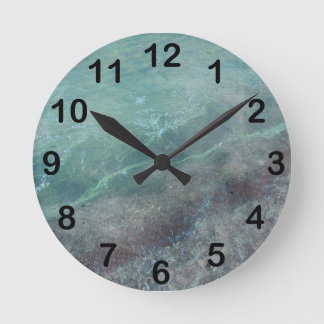 Reloj Redondo Mediano Onda abstracta del lago Michigan en la playa