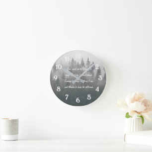 Reloj Redondo Mediano Oración inspiradora de Serenidad Bosque Misty