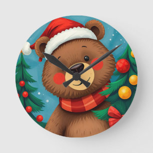 Reloj Redondo Mediano Oso con sombrero de Santa entre árboles de Navidad