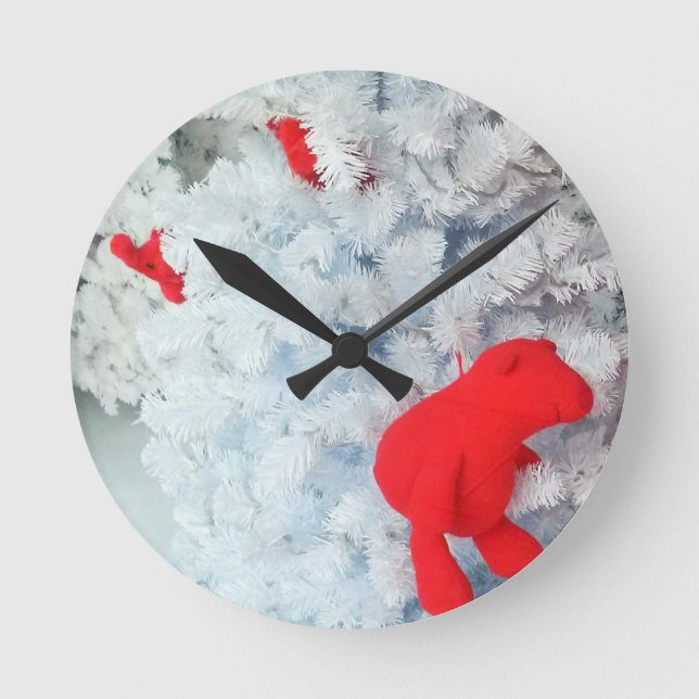 Reloj Redondo Mediano Oso de peluche rojo en árbol de Navidad (Anverso)