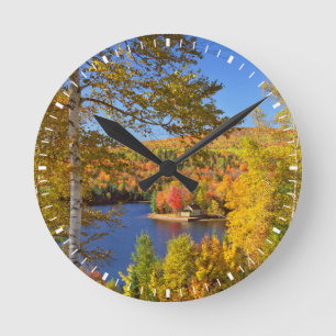 Reloj Redondo Mediano Paisaje de árboles de otoño, Maine
