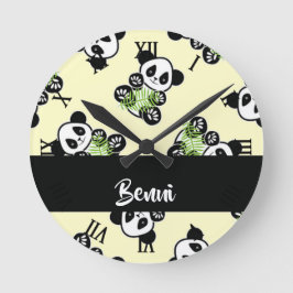 Reloj Redondo Mediano Panda bear with green bamboo leaves