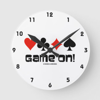Reloj Redondo Mediano ¡Partida! (Cuatro Trajes De Tarjeta)