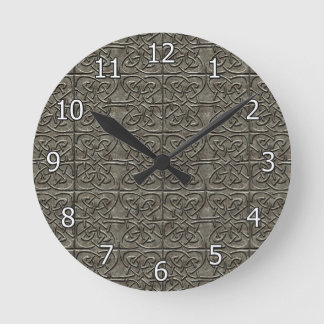 Reloj Redondo Mediano Patrón Celta De Ovalos Conectados De Piedra Esculp
