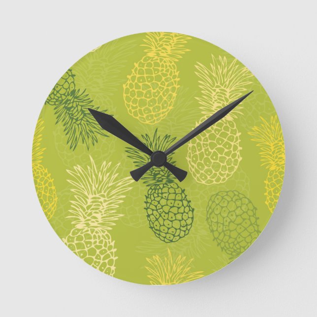 Reloj Redondo Mediano Patrón de contorno de piña sobre verde (Anverso)